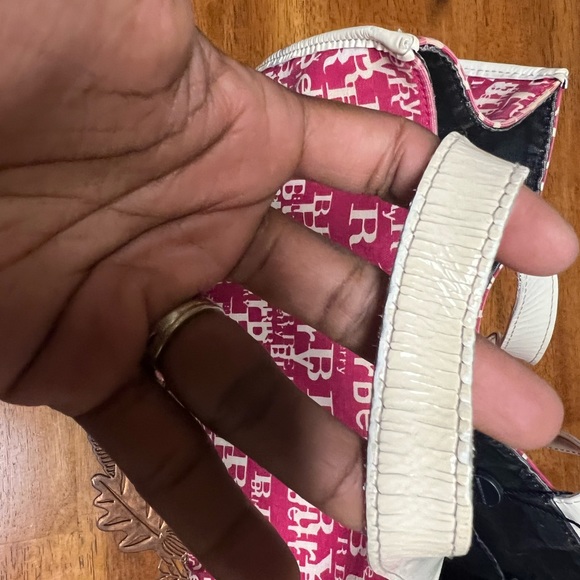 Authentic Burberry - Picture 6 of 15